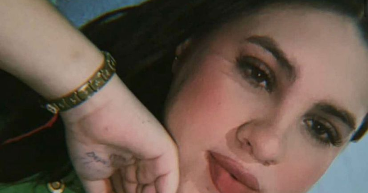 Imagen de María Celeste, joven desaparecida en Mazatlán, con tatuajes visibles y atuendo distintivo.