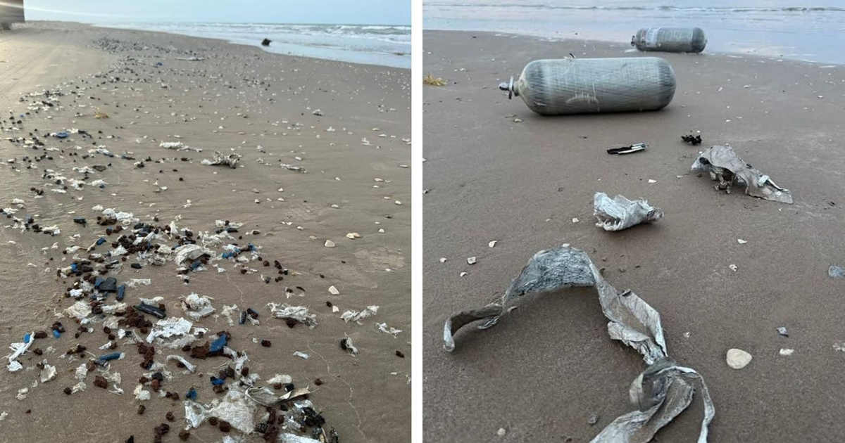 Playa de Tamaulipas con desechos plásticos y basura espacial del cohete Starship.
