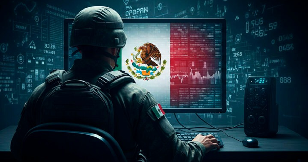 Militar frente a computadora con escudo de México, simbolizando espionaje digital y vulneración de derechos.