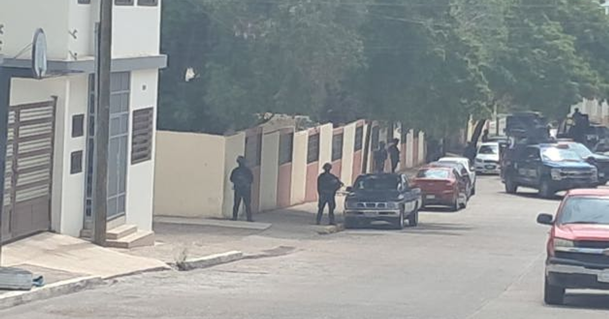 Operativo policial en Culiacán con agentes y vehículos en escena