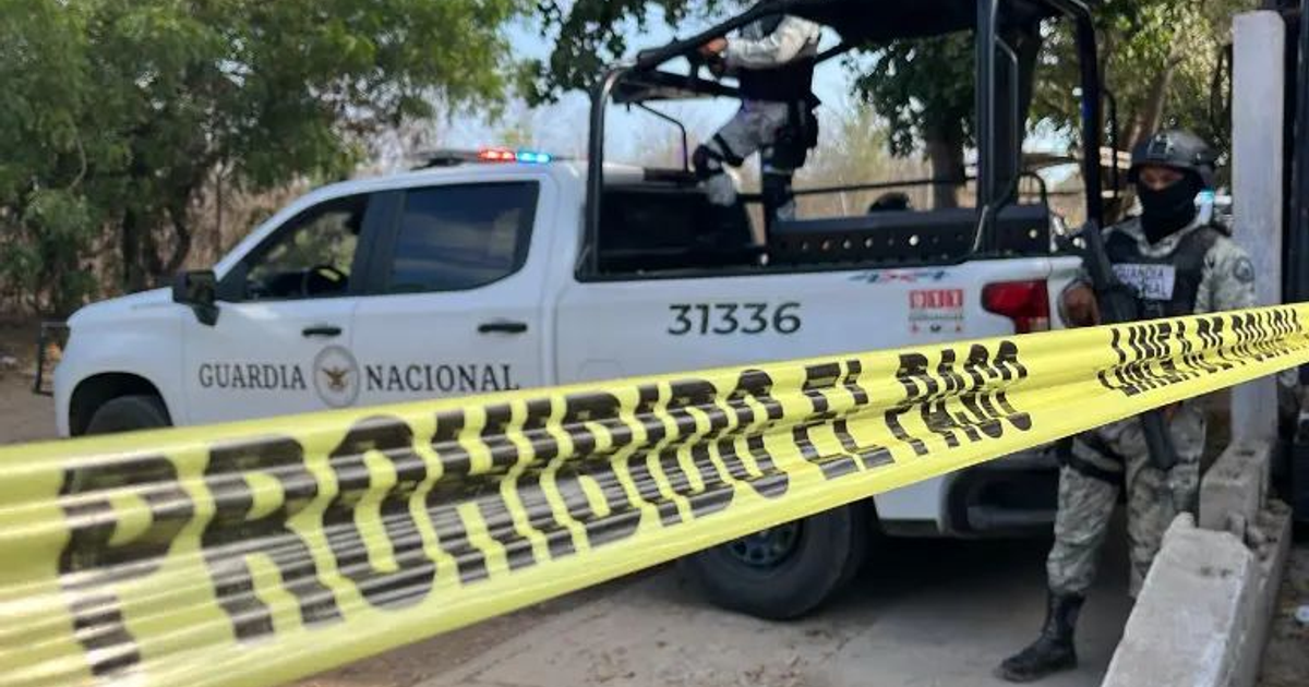 Vehículo de la Guardia Nacional en escena del crimen con cinta de 'PROHIBIDO' y oficial de seguridad en Culiacán.