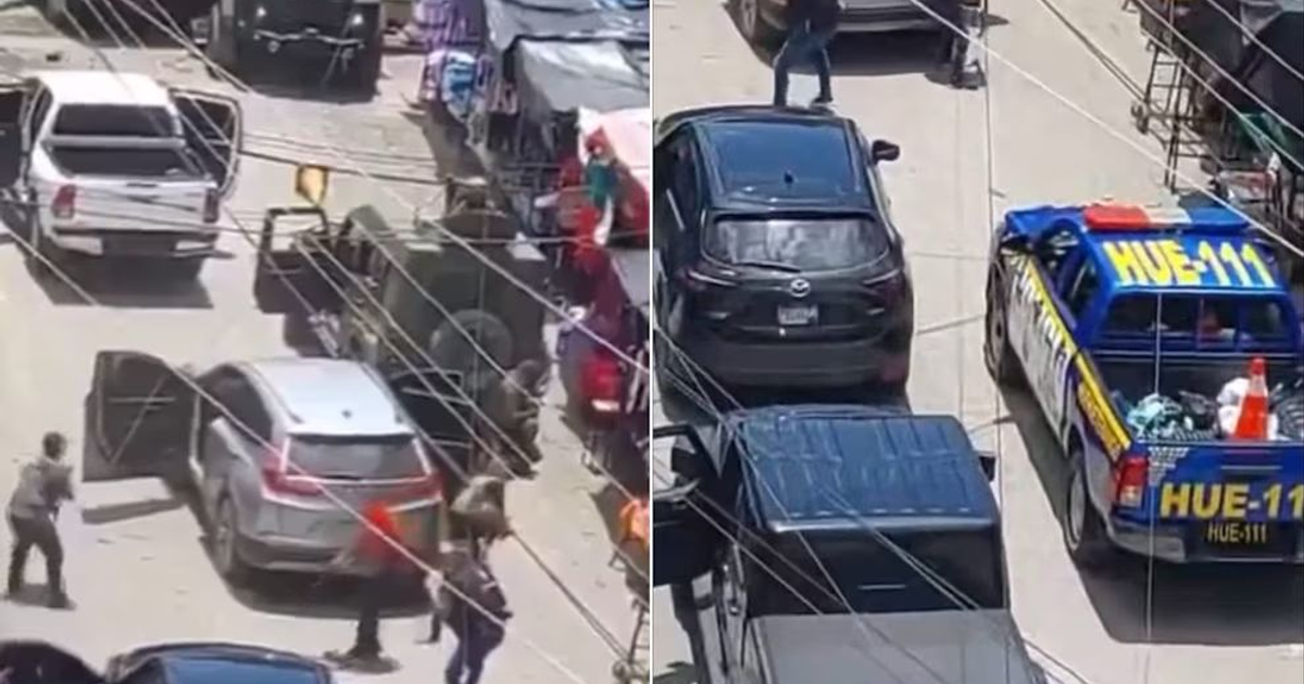 Escena urbana con vehículos y personas durante una operación policial en la frontera Chiapas-Guatemala.