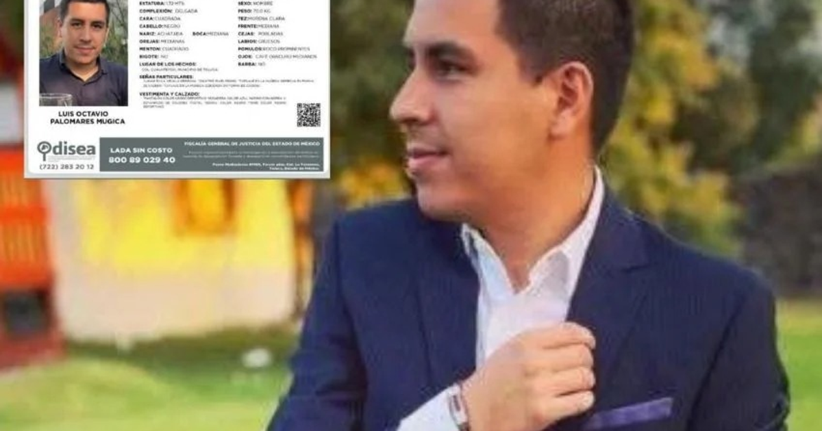 Retrato de Luis Octavio Palomares Múgica con fondo al aire libre y cartel informativo
