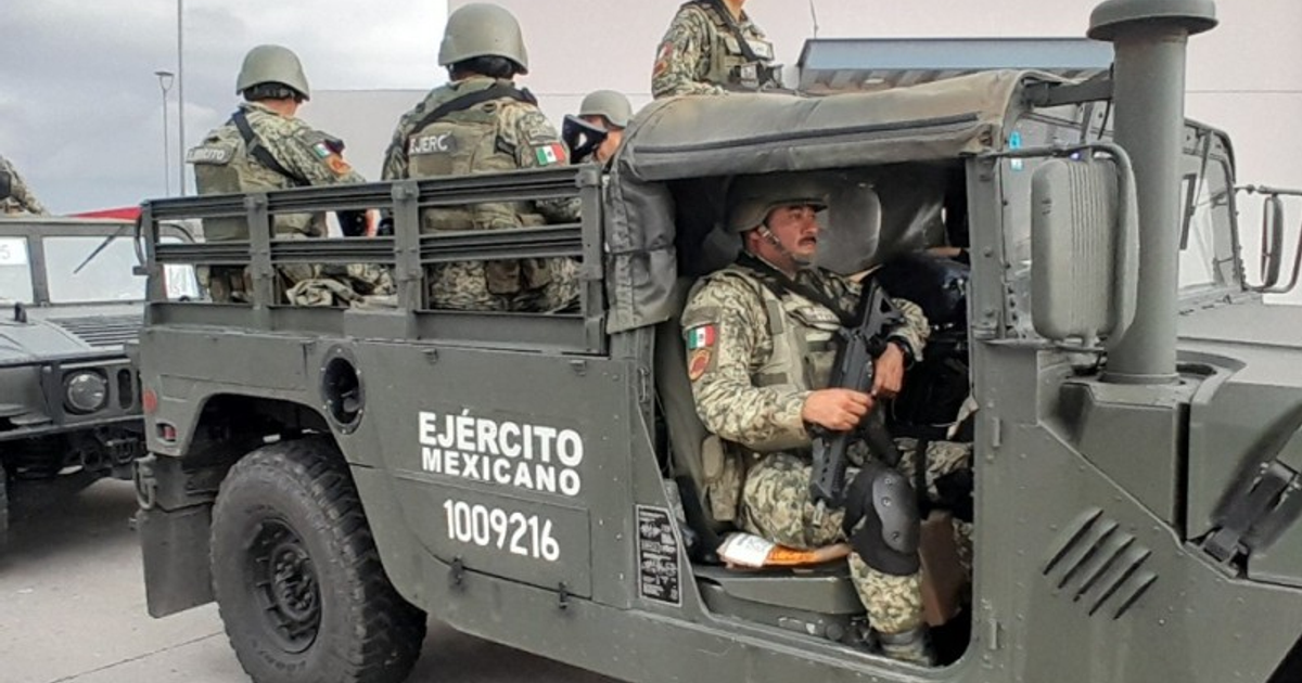 Vehículo militar del Ejército Mexicano con soldados en operativo de seguridad en Tepuche