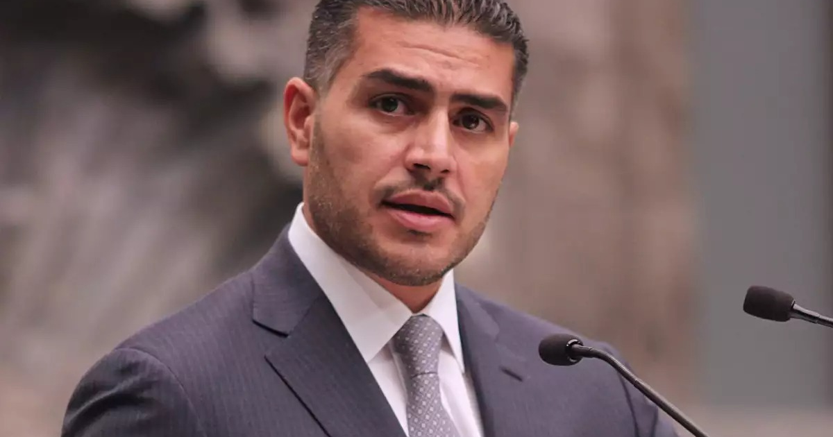 Omar García Harfuch en conferencia de prensa desmintiendo investigaciones extranjeras