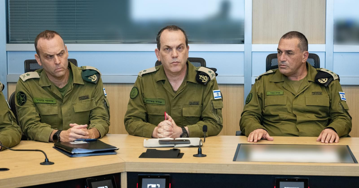 Oficiales militares en reunión estratégica sobre la Operación Rising Lion