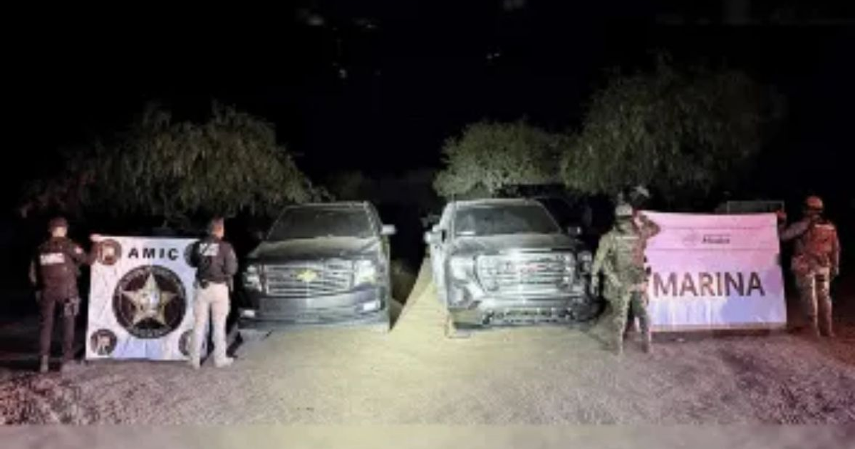 Operativo conjunto en Magdalena de Kino con vehículos asegurados y pancartas de AMIC y MARINA
