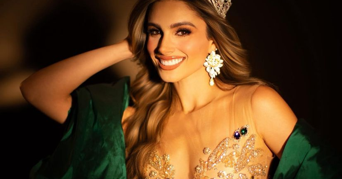 Libia Zulema Gavica con atuendo brillante y corona, ex Mexicana Universal Sinaloa