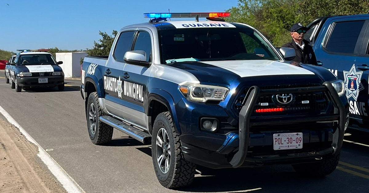 Vehículos policiales en carretera tras robo de combustible en Guasave
