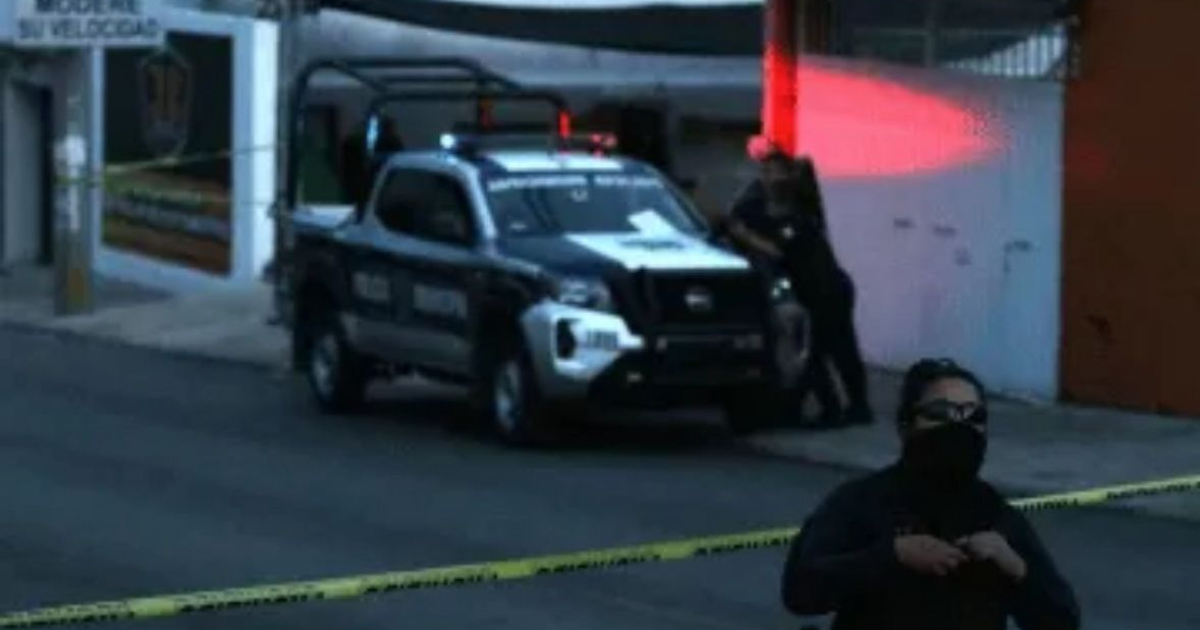 Camioneta de policía en operativo tras rapto en Tepic