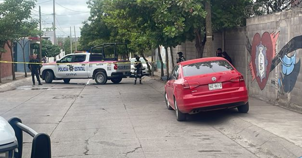 Vehículo policial y oficiales en escena de incidente cerca de secundaria técnica 91