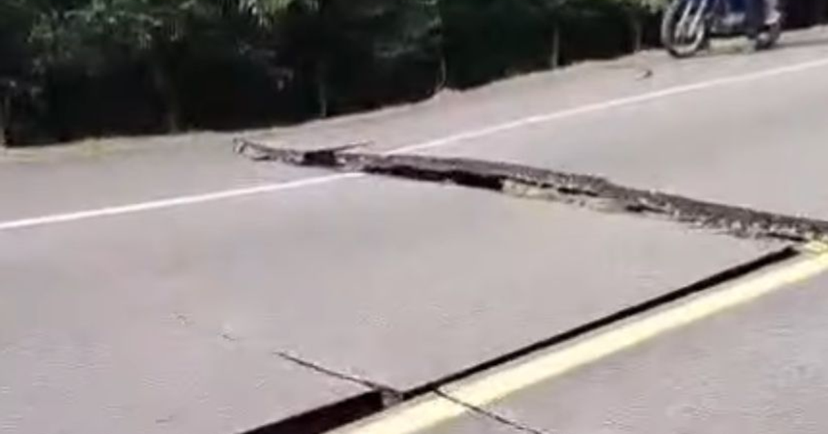 Carretera con grieta significativa tras sismo en Colombia