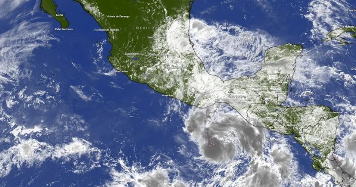 Imagen satelital de América Central con nubes y costa de México y Guatemala, vinculada a la tormenta Erick en Guerrero.