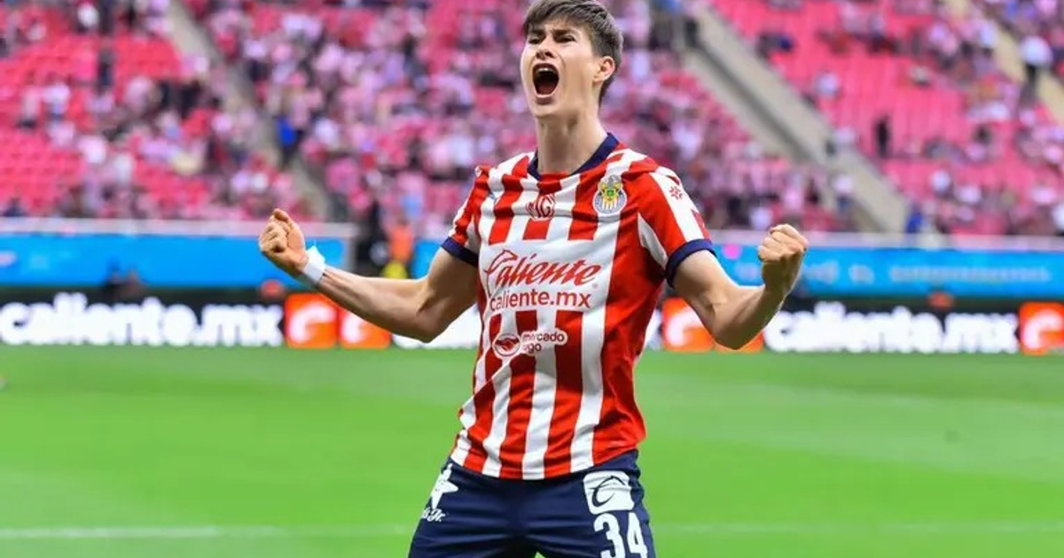 Armando González celebra gol para Chivas en victoria sobre Atlético de San Luis