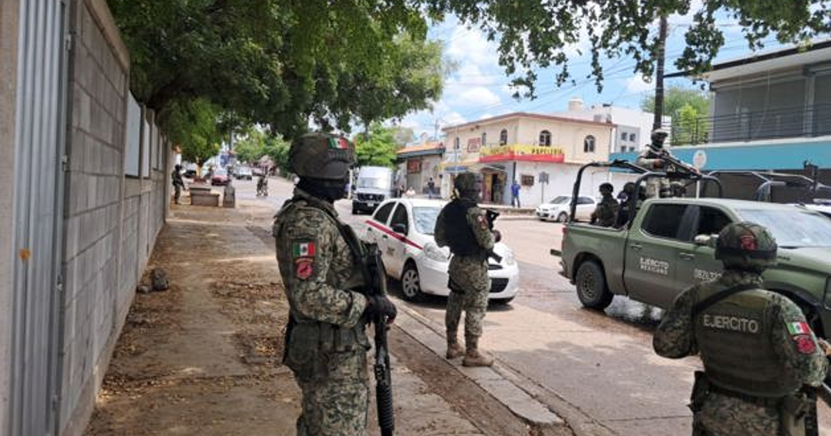 Soldados en operativo militar en la colonia 10 de Mayo tras tiroteo