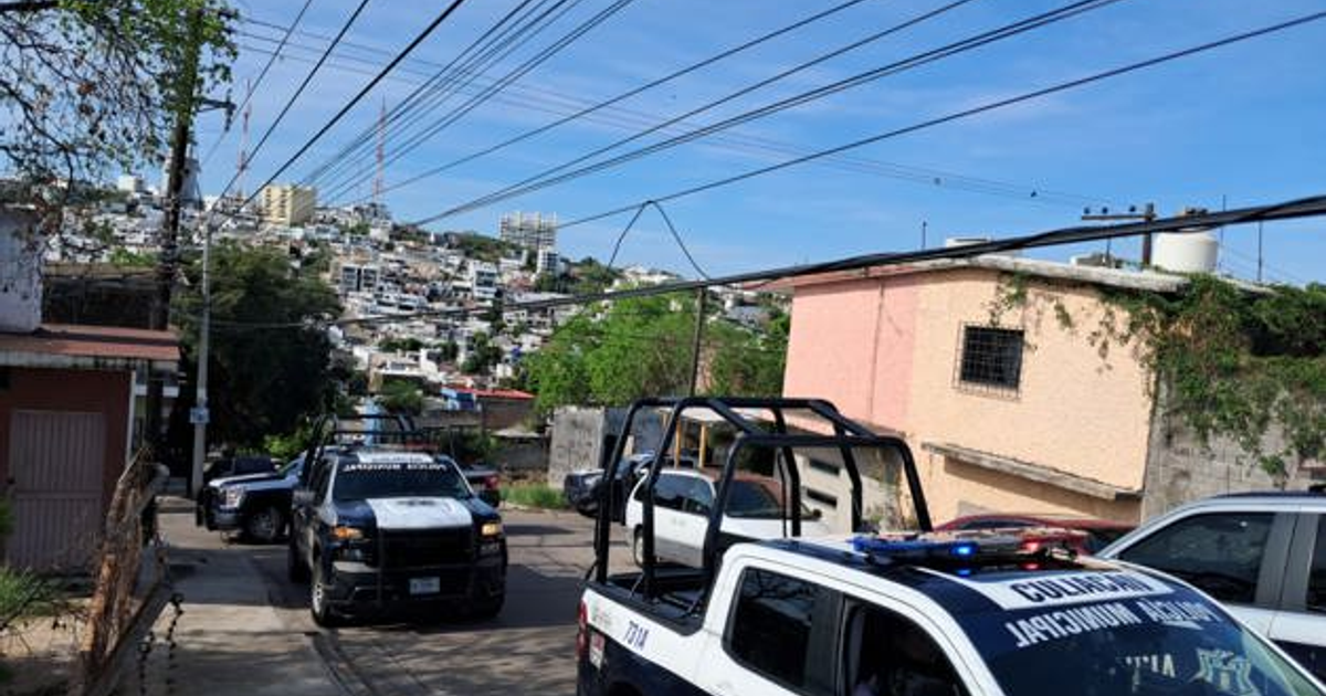 Camionetas de policía en Culiacán tras tiroteo en colonia Antonio Rosales