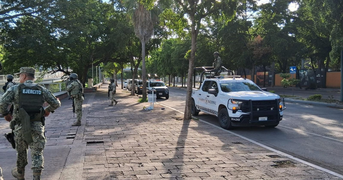 Soldados y vehículos de seguridad en operativo urbano tras hallazgo en río Tamazula