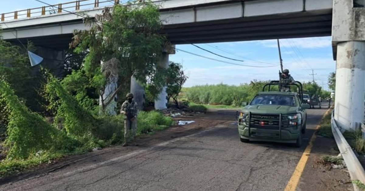 Puente en Eldorado con vehículos y personal militar, relacionado con un incidente de homicidio.
