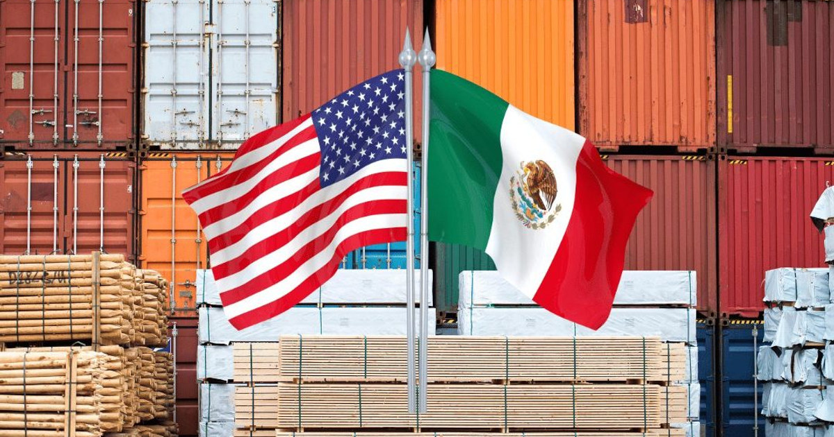 Banderas de Estados Unidos y México ondeando juntas frente a contenedores de carga, simbolizando comercio y diplomacia.