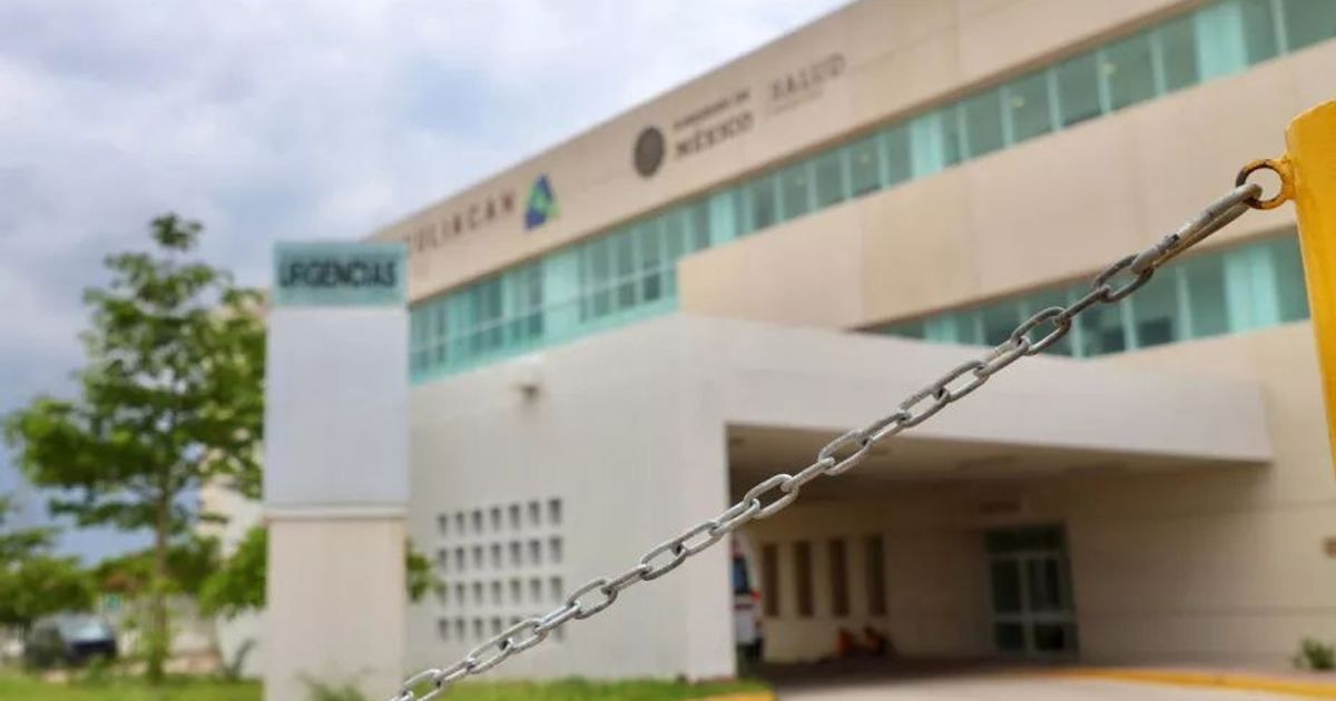 Hospital en Sinaloa con letrero de urgencias y entrada restringida