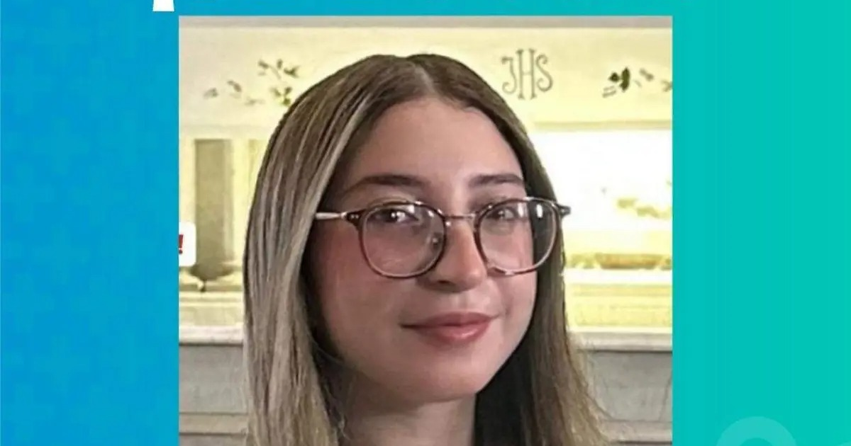 Imagen relacionada con la desaparición de jóvenes en Mazatlán, Sinaloa, y el Nissan Sentra azul eléctrico involucrado.