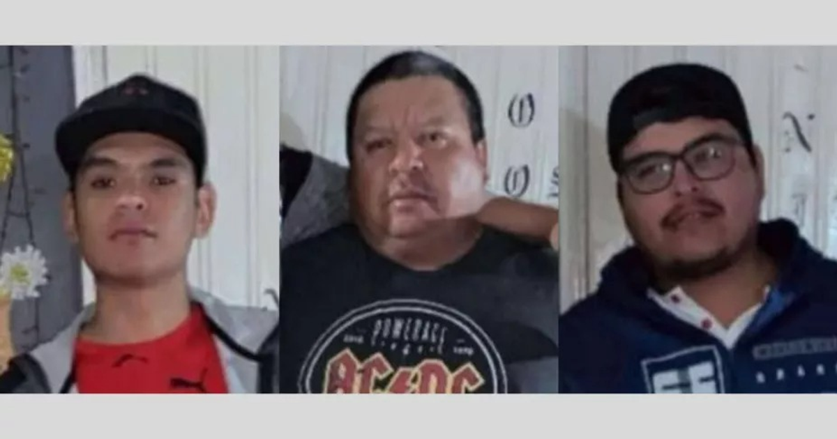 Jesús Alcalá Regalado y sus hijos posando frente a una pared decorada, relacionados con el reporte de desaparición en Sinaloa.