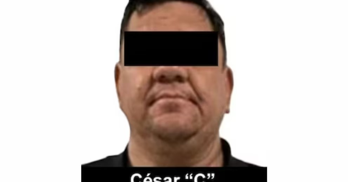 Fotografía de un individuo con rostro censurado, vinculado a la detención de El Coutiño en Sonora.