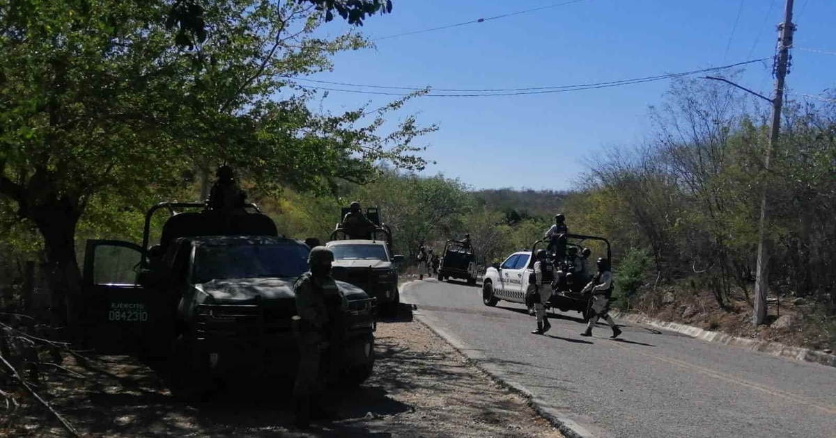Camionetas y personal de seguridad en operativo rural en Tepuchito, Culiacán.