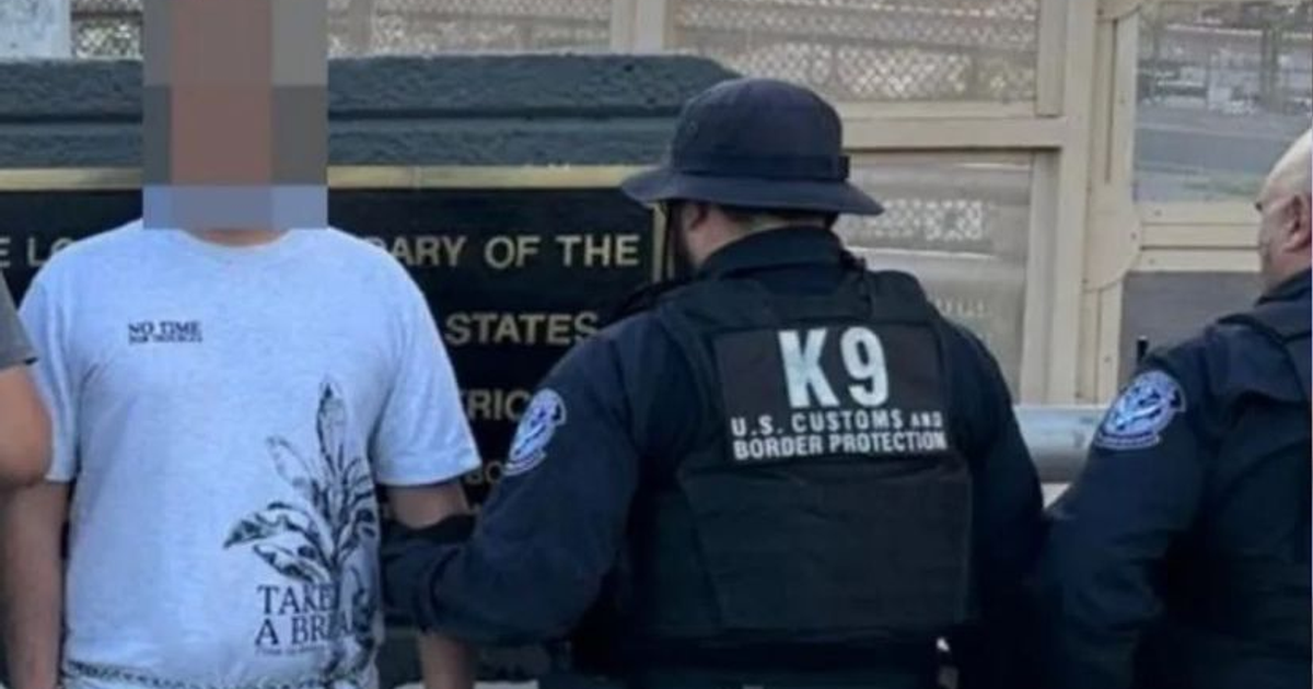 Agentes de CBP detienen a Omar 'N', sospechoso de homicidio, en Nuevo México.