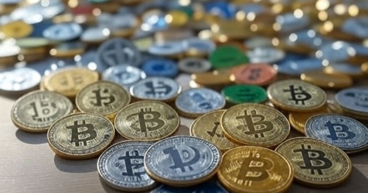 Monedas de criptomonedas incautadas en operación contra el narcotráfico