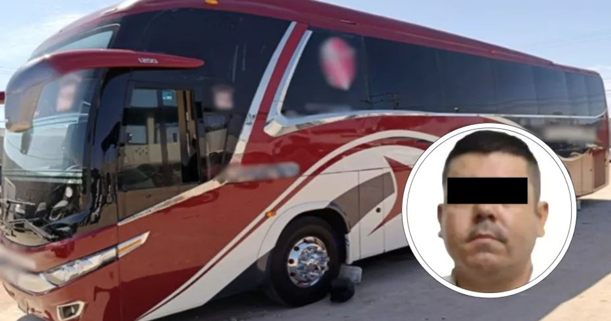 Autobús rojo y blanco estacionado, vinculado a transporte de drogas.