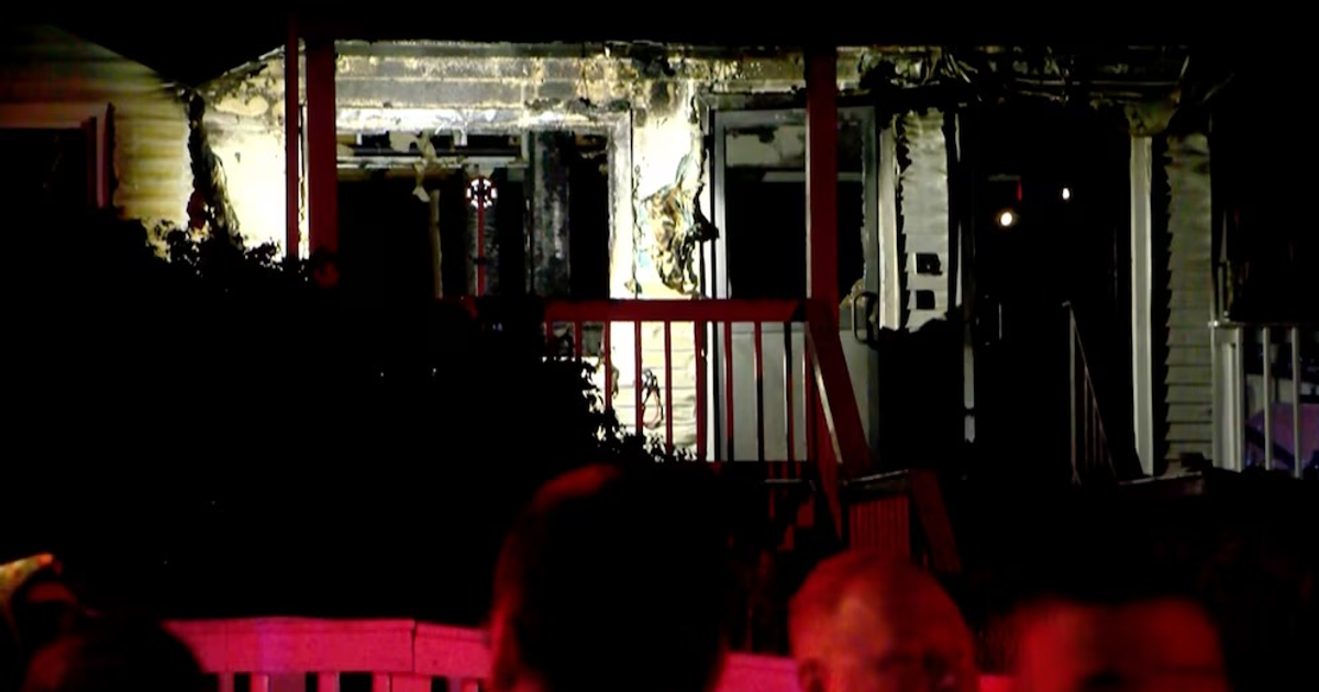 Casa dañada por incendio en Gabriel House, Fall River