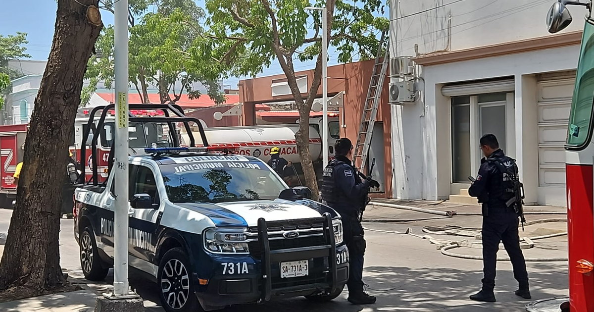 Escena de emergencia con policía y bomberos en Culiacán