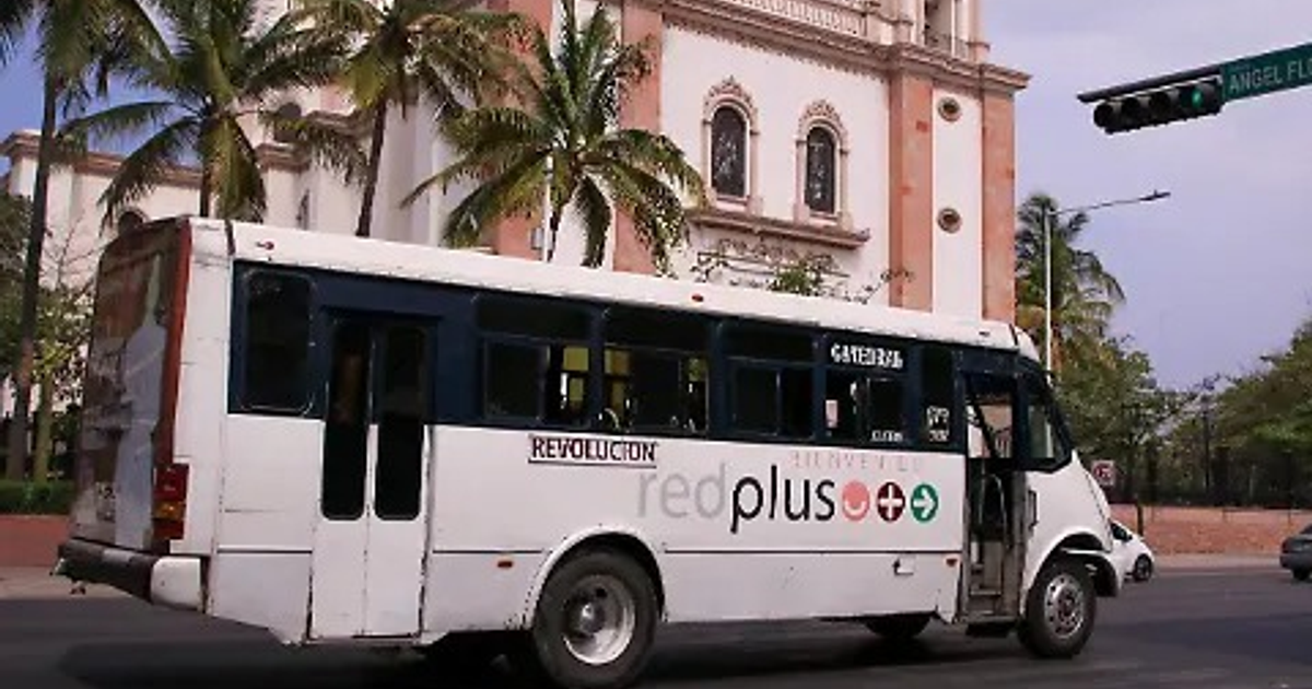 Autobús 'Red Plus' en operativo militar de seguridad en Culiacán