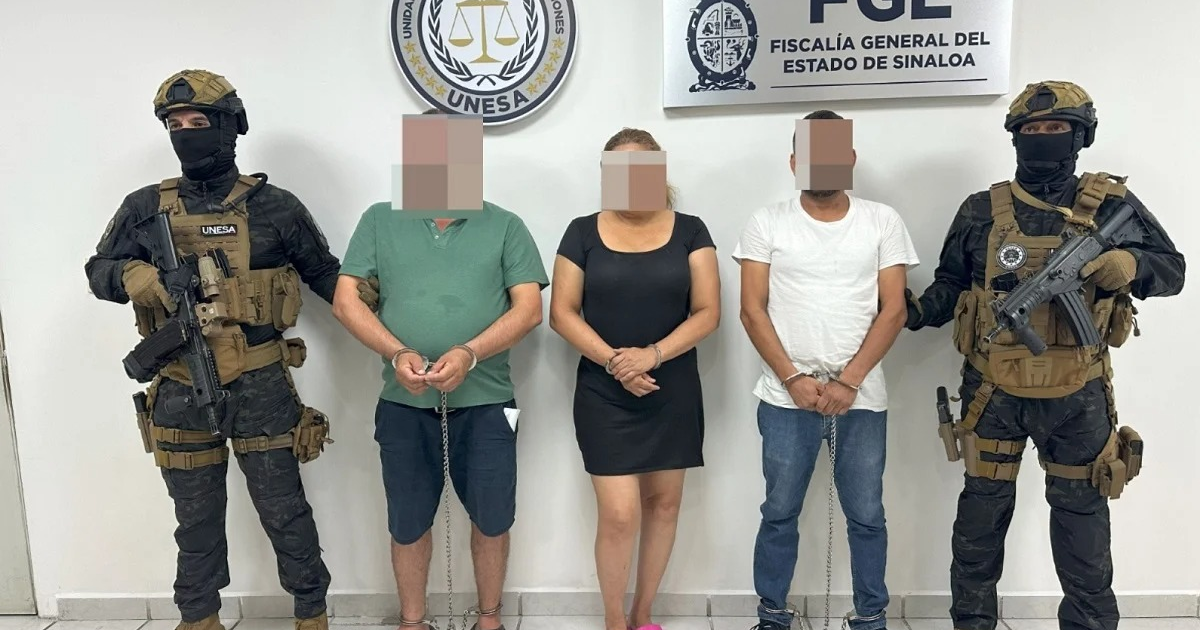 Detención de sospechosos en oficina con agentes de seguridad armados