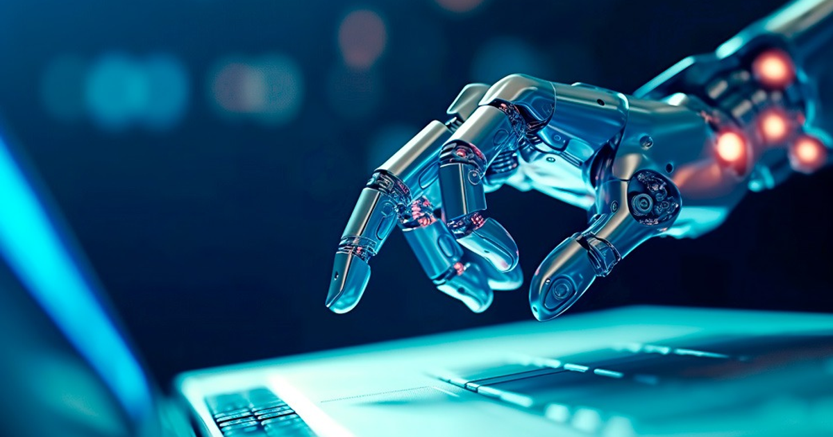 Mano robótica iluminada sobre teclado en fondo oscuro, simbolizando tecnología futurista.