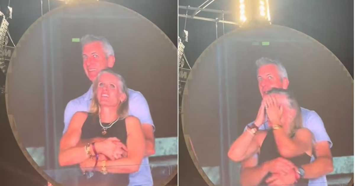 Dos personas sorprendidas en un evento en vivo, reflejando la exposición involuntaria en un concierto de Coldplay.