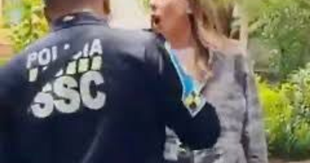 Ximena Pichel en audiencia judicial por insultos raciales a un policía