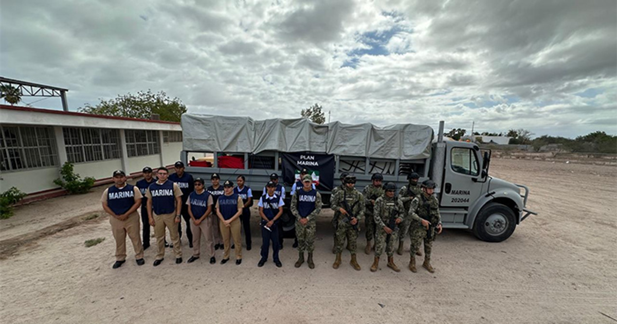 Grupo de marinos junto a camión militar en operativo de seguridad en Sinaloa