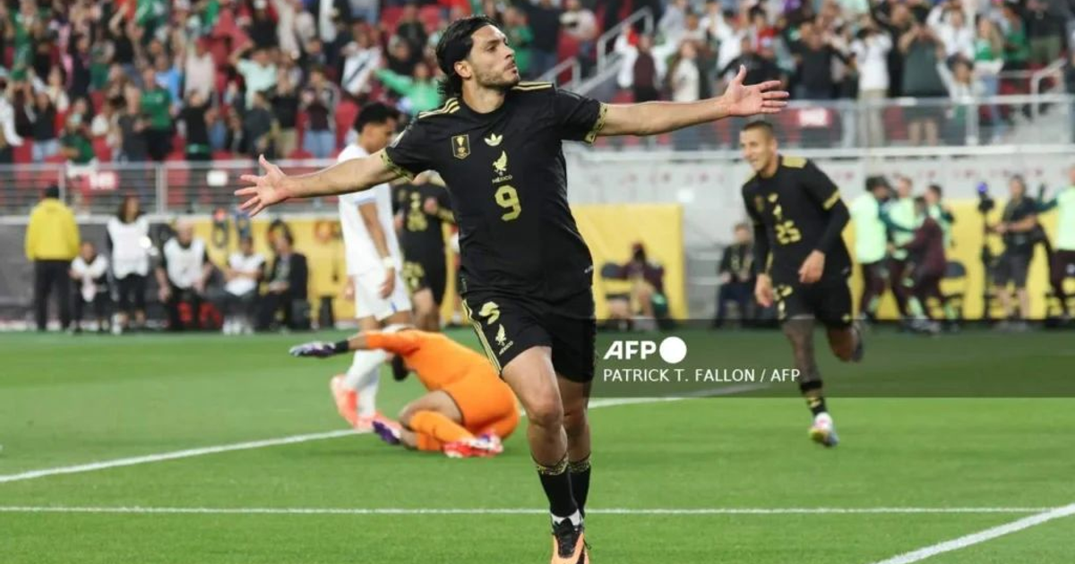 Raúl Jiménez celebra gol en semifinal Copa Oro 2025