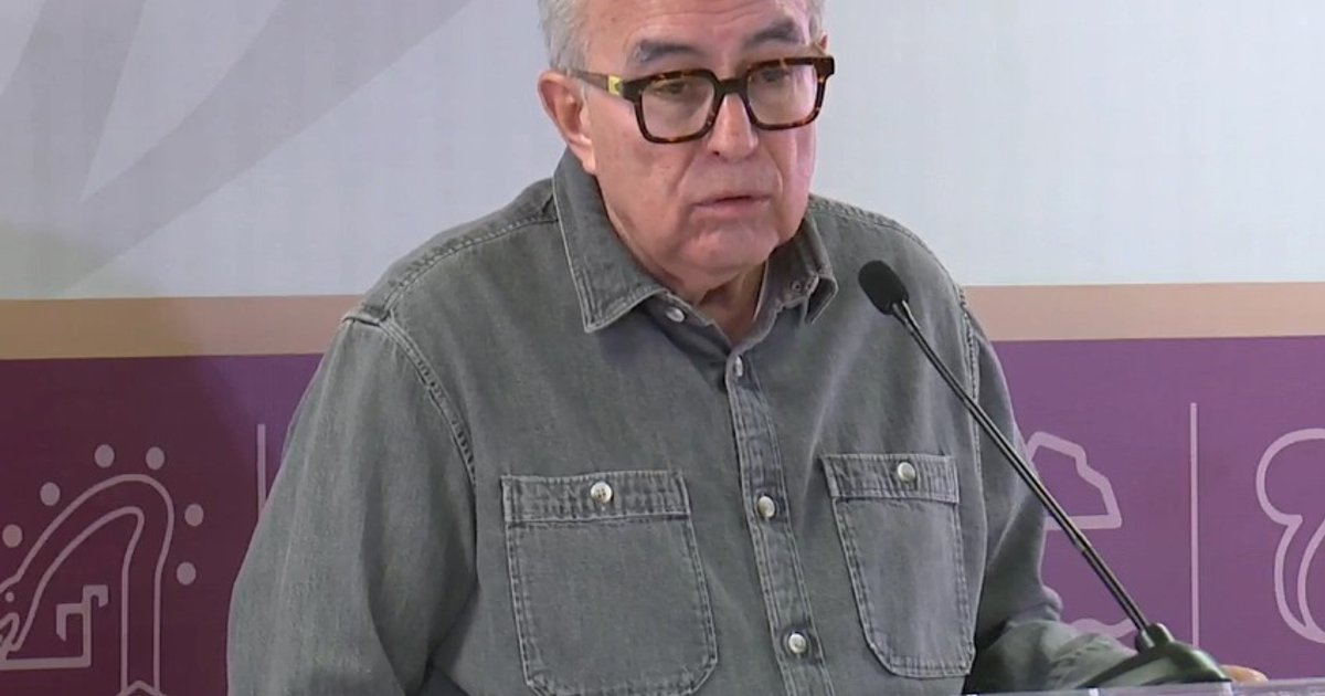 Persona hablando en un evento sobre seguridad en Sinaloa