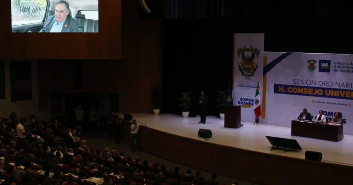 Evento en el auditorio de la UAS sobre ajustes presupuestales y prima vacacional