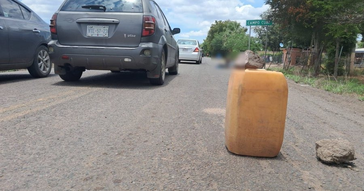 Carretera rural con contenedor amarillo y letrero 'CAMPO CUBA', vinculada a un hallazgo forense.