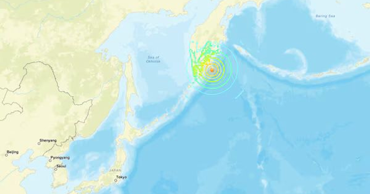 Mapa del terremoto en el mar de Ojotsk mostrando líneas de onda y ciudades cercanas como Tokio y Seúl.