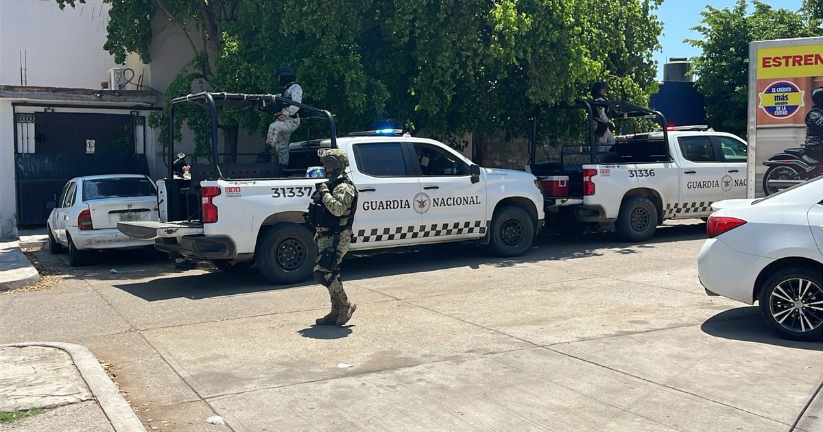 Camionetas de la Guardia Nacional en operativo de seguridad en Culiacán
