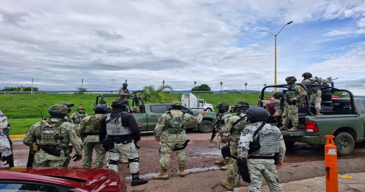 Fuerzas de seguridad desplegadas en San Juan de Aragón durante un incidente con un hombre armado.