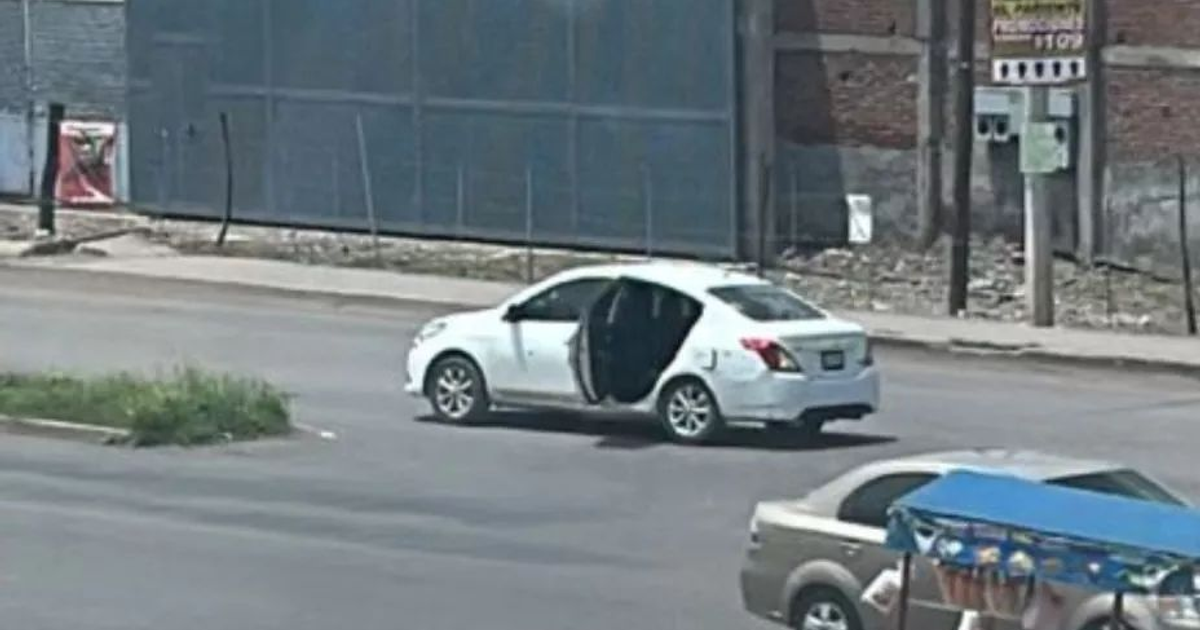 Sedán blanco detenido en Culiacán, escena del crimen de un conductor por aplicación.