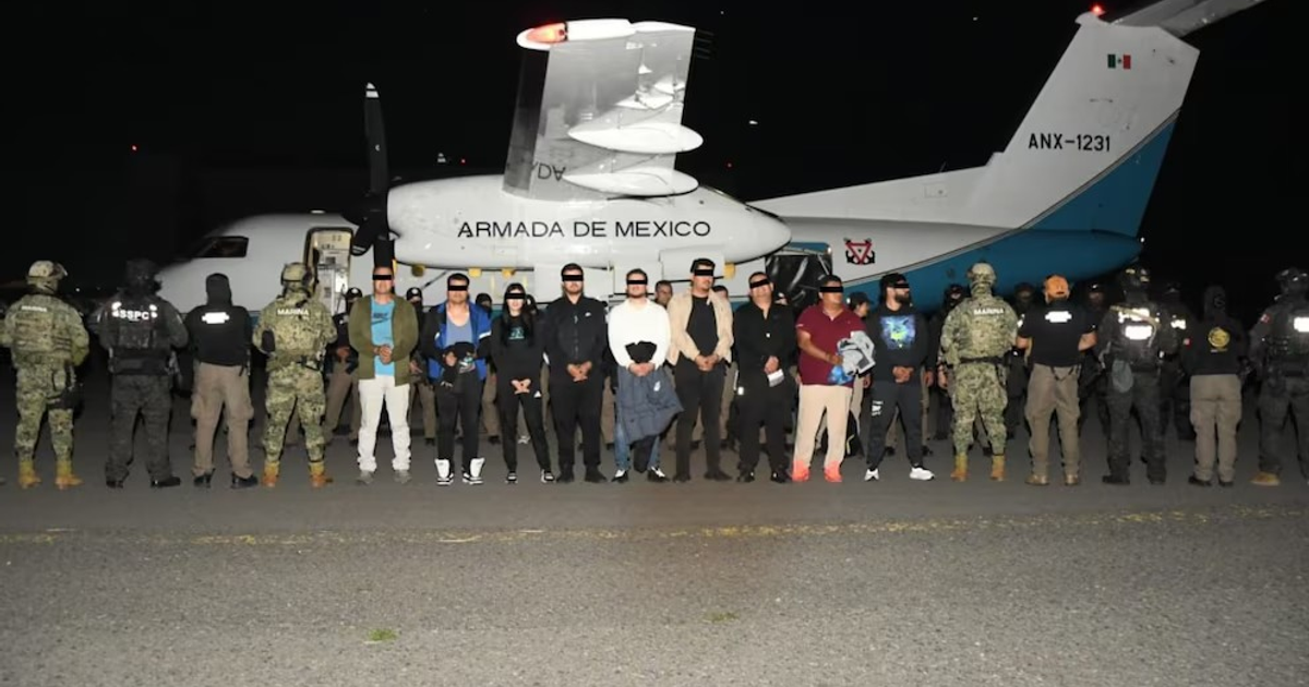 Operativo nocturno de la Armada de México con detenidos por tráfico de armas