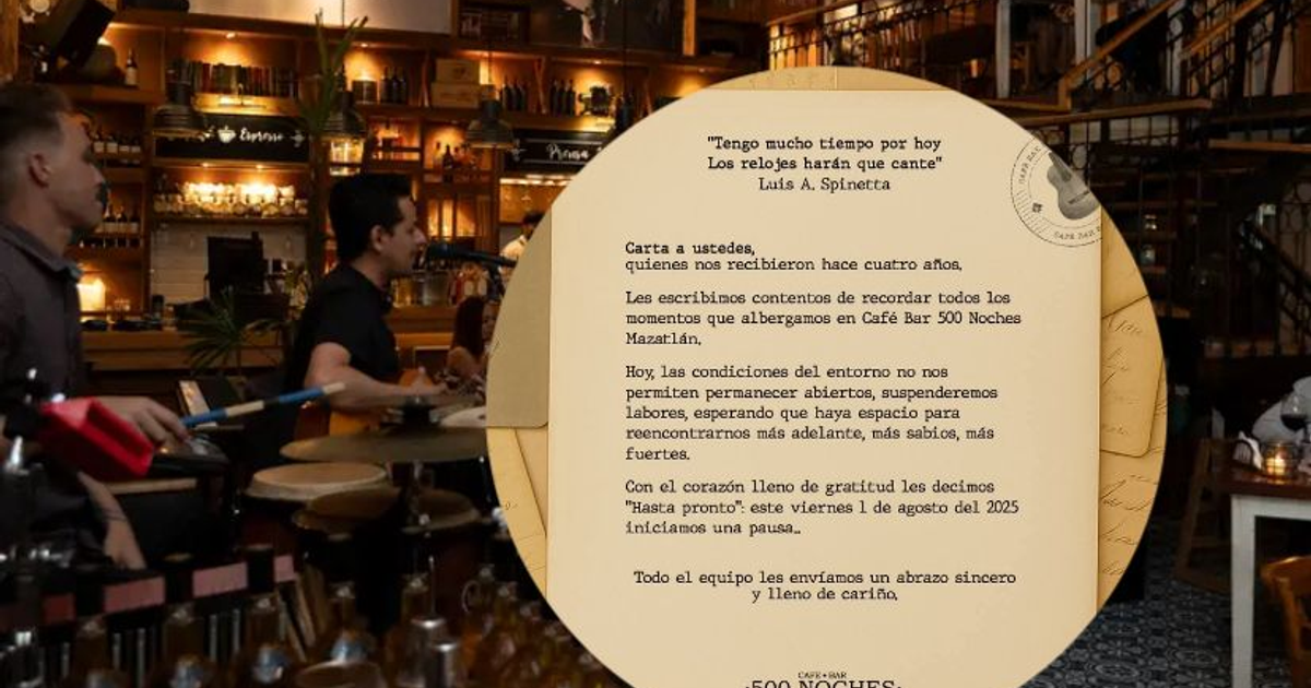 Interior de Café Bar 500 Noches Mazatlán con música en vivo y carta de agradecimiento