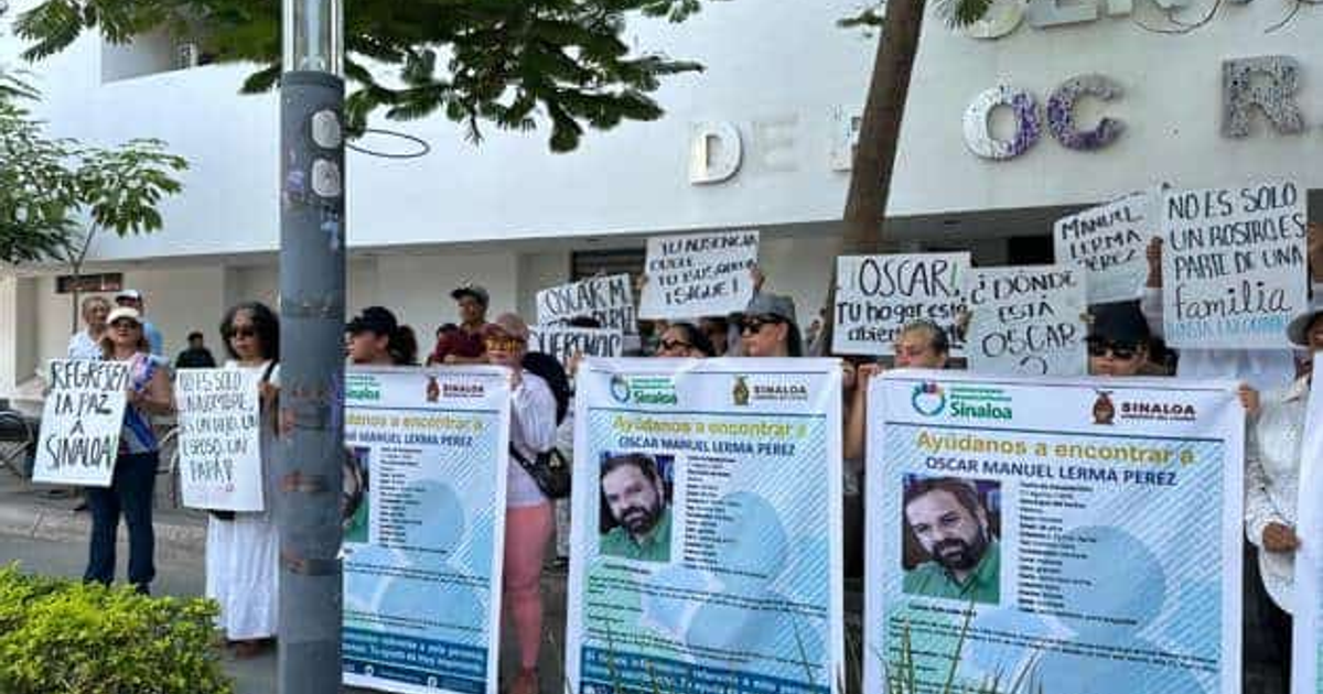 Protesta en Los Mochis por la desaparición de Óscar Manuel Lerma Pérez, con manifestantes sosteniendo carteles de búsqueda y justicia.